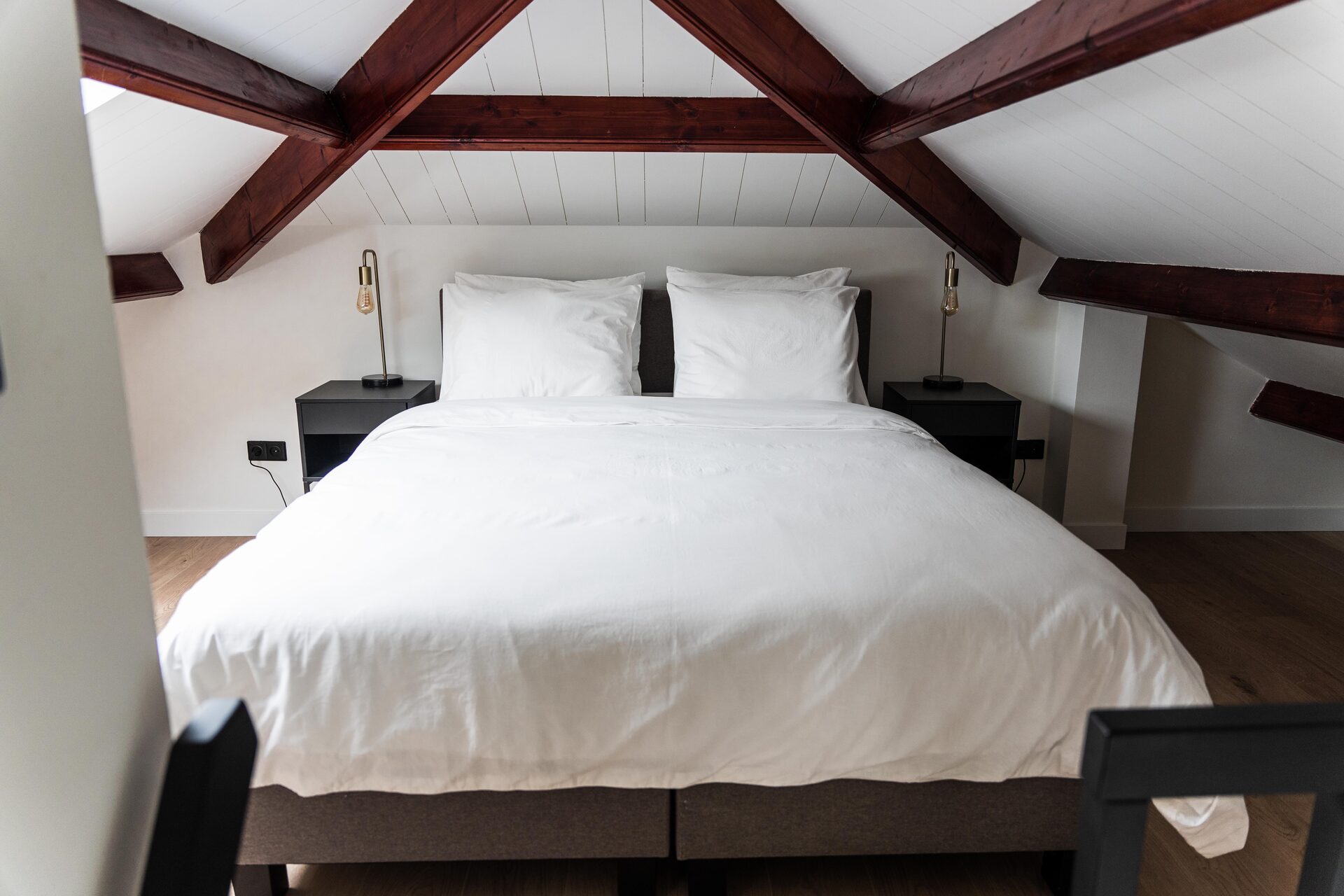 Slaapkamer met balkenplafond Ermelo