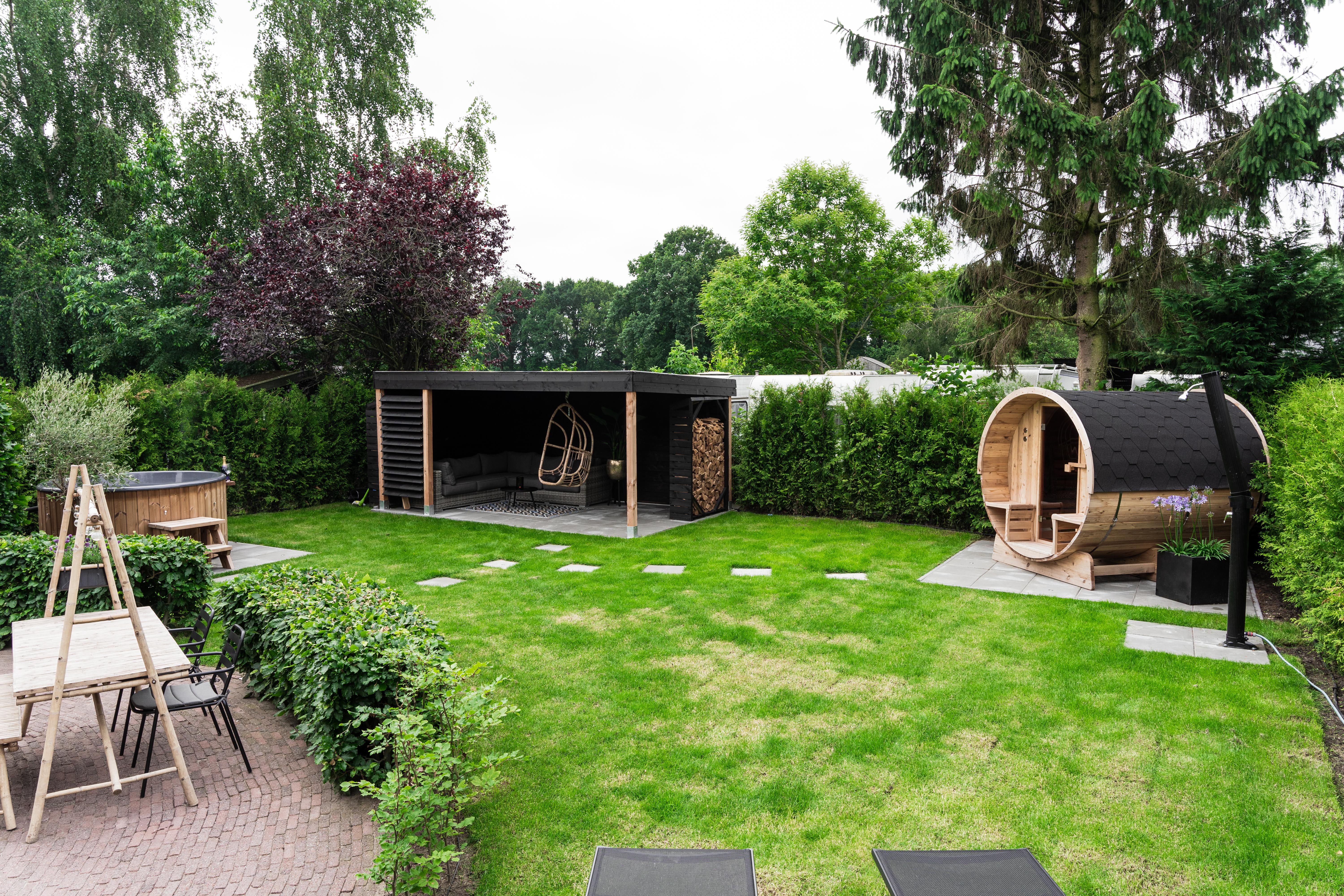 Wellnesstuin met barrelsauna Ermelo
