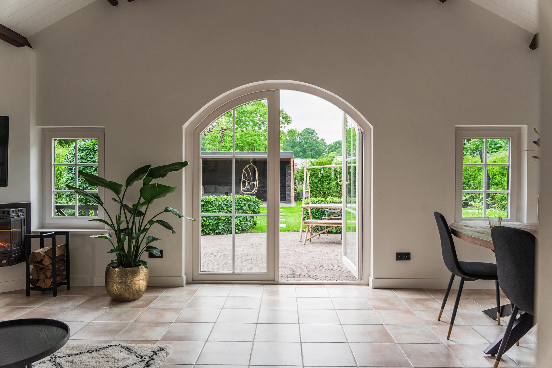 Woonkamer met open haard Ermelo